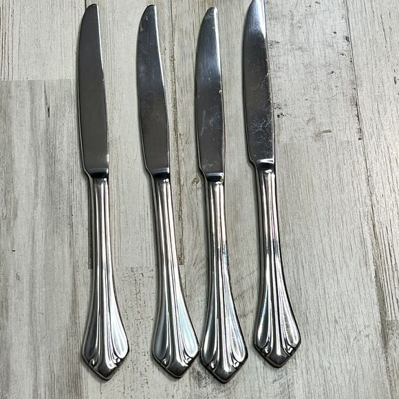 Oneida Dinner Knives Stainless GWENDOLYN Lot of 4 USA Flatware - Picture 1 of 4